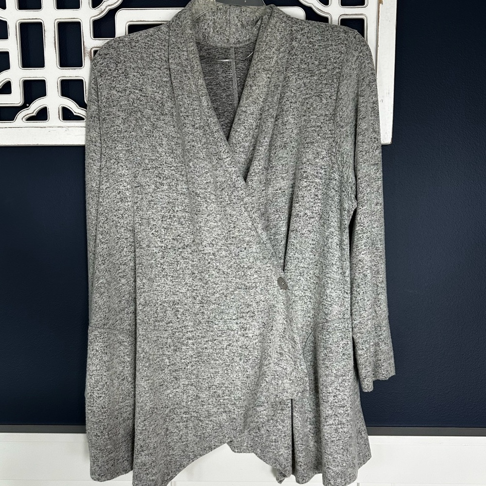 Style & Co. Gray Wrap Top 1X Plus